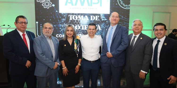 Se compromete Lalo Gattás a trabajar en equipo con el sector inmobiliario