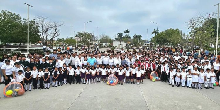 Entrega Gobierno de González más de 100 Mil Pesos en beneficios para Escuelas Primarias de Villa Manuel