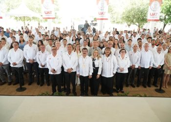 En homenaje solemne reconoce la UAT trayectoria de 215 docentes